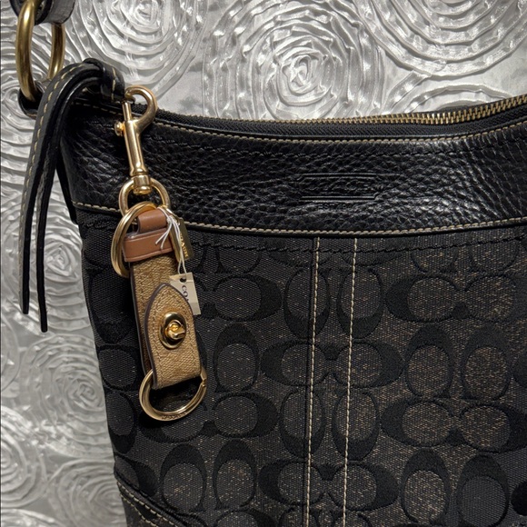 Coach Trigger Snap Bag Charm Leather with Gold Hardware (Key Chain) - Picture 8 of 8